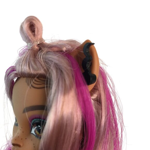 Monster High Signature Look Clawdeen Wolf 2022 HHK52 Purple Streaked Hair - Picture 9 of 9